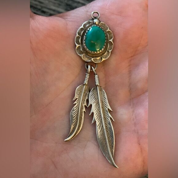🌟Gorgeous🌟 Navajo Turquoise Feather Dangle Pendant Signed By Albert Payton - Picture 3 of 4